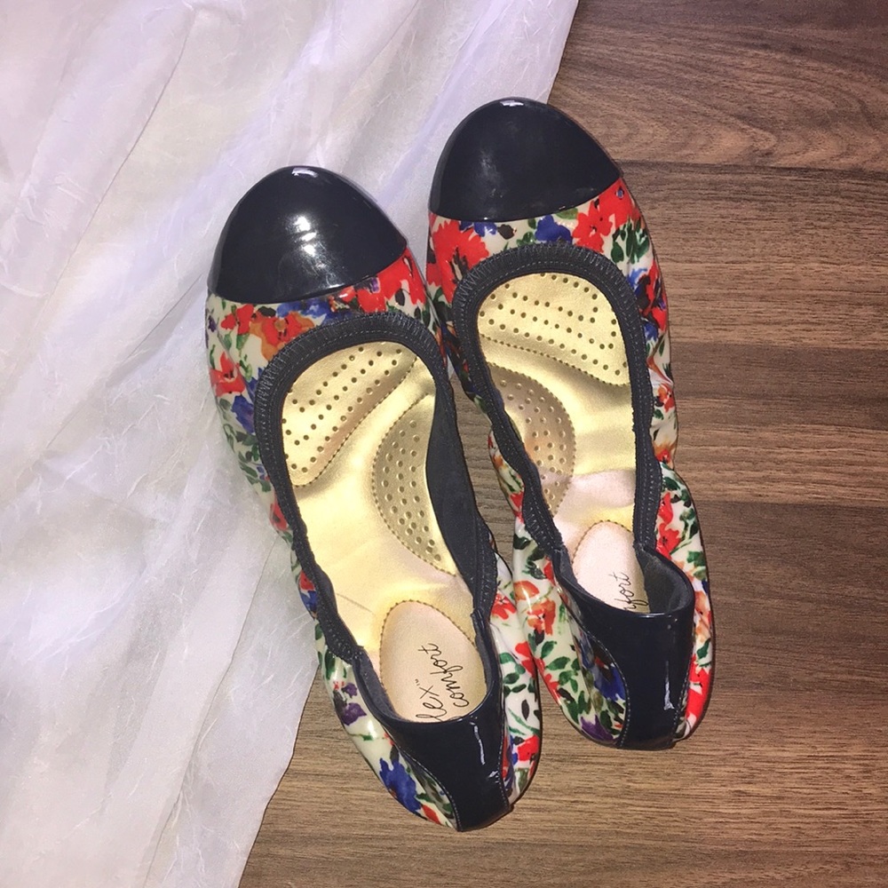 Dexflex Comfort Navy and Floral flats Women’s 9